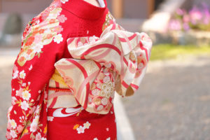 How traditional male and female Japanese clothing have progressed through  the ages.